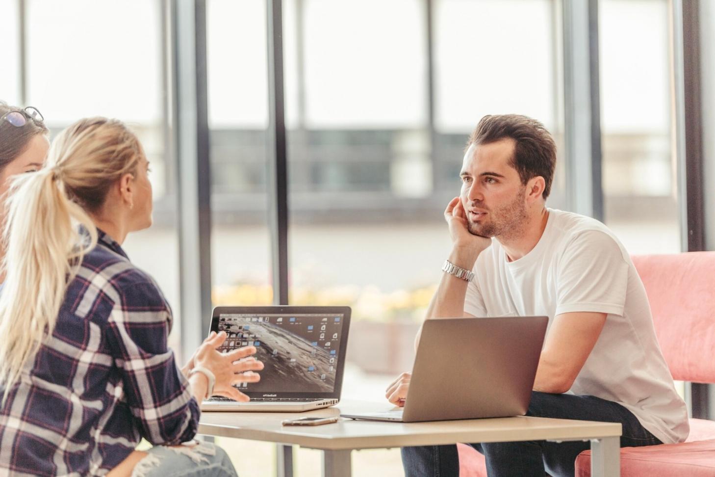 Environnement de travail collaboratif chez Eilarailara